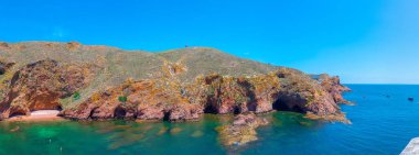 Portuga 'daki Berlenga Grande Adası' nın sert kıyıları