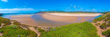 Portekiz 'deki Praia da Amoreira manzarası