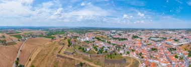 Portekiz 'in eski Estremo kasabasının havadan görünüşü