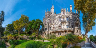 Sintra, Portuga 'daki Quinta da Regaleira Sarayı' nın ana binası.