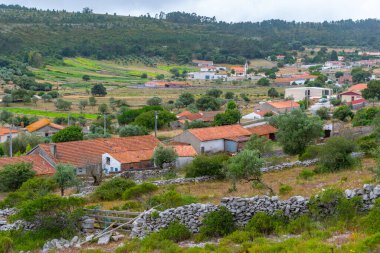 Portekiz 'deki Chao das Pias köyünün havadan görünüşü.