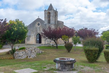 Portekiz 'in Montemor-o-Velho kasabasında Santa Maria da Alcaova Kilisesi.