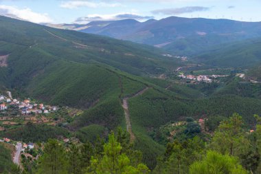 Portekiz 'deki Serra do Acor dağ sırasının manzarası.