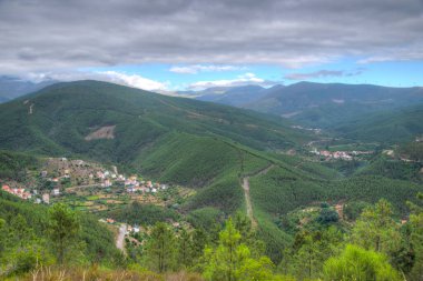 Portekiz 'deki Serra do Acor dağ sırasının manzarası.