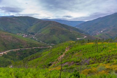Portekiz 'deki Serra do Acor dağ sırasının manzarası.