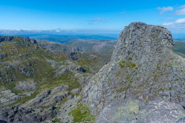 Portekiz 'deki Serra da Estrela doğal parkının Rocky manzarası.