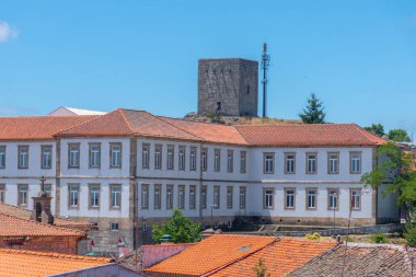 Portekiz 'in Guarda kasabasındaki Torre de Menagem kalesi..