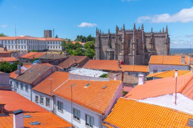 Portekiz 'in Guarda kasabasındaki katedralin havadan görünüşü.