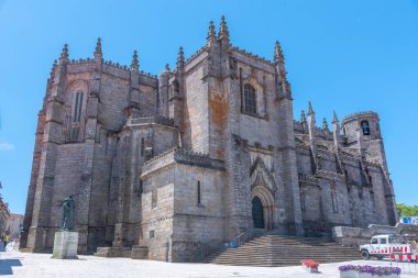 Portekiz 'in Guarda kasabasındaki katedral manzarası.