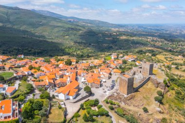 Linhares, Portekiz 'deki eski kale.