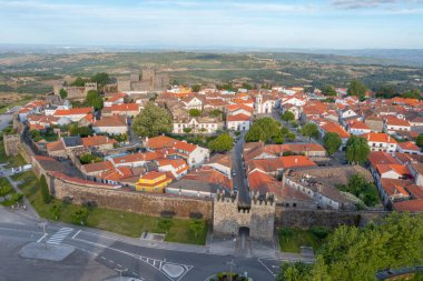 Portekiz 'in Trancoso kentinin hava manzarası.