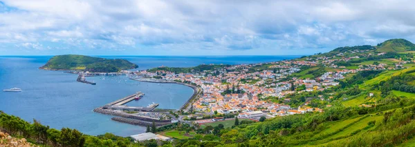 Faial Adası 'ndaki Portekiz şehri Horta' nın havadan görünüşü