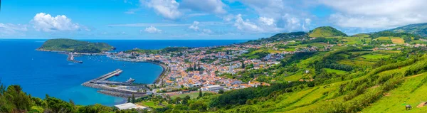 Faial Adası 'ndaki Portekiz şehri Horta' nın havadan görünüşü