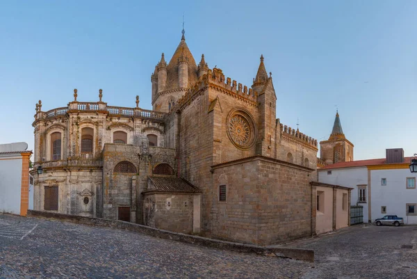 葡萄牙埃武拉镇大教堂的日落 — 图库照片