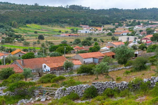 Portekiz 'deki Chao das Pias köyünün havadan görünüşü.