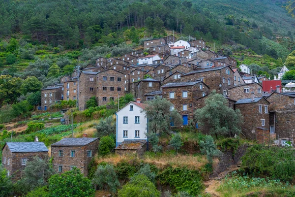 Portekiz 'in Piodao köyünün Panoraması.