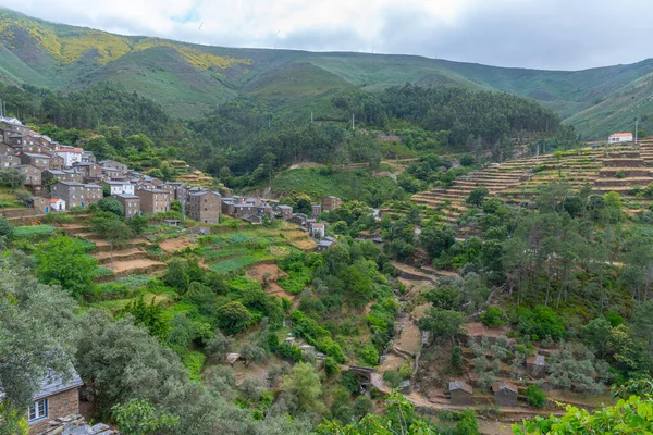 Portekiz 'in Piodao köyünün Panoraması.