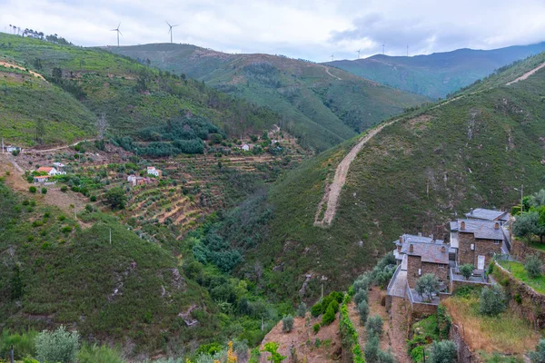 Portekiz 'deki Serra do Acor dağ sırasının manzarası.