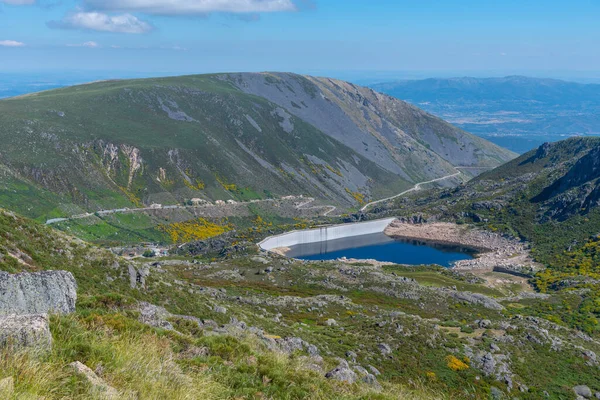 Portekiz 'deki Serra da Estrela doğal parkının Rocky manzarası.