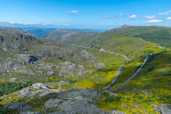 Portekiz 'deki Serra da Estrela doğal parkının Rocky manzarası.
