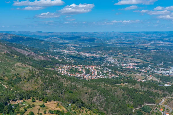 Portekiz 'deki Covilha kasabasının hava manzarası.