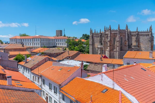 Portekiz 'in Guarda kasabasındaki katedralin havadan görünüşü.