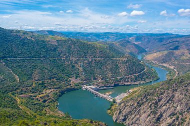 Douro Vadisi, Portekiz 'deki Valeira su santralinin hava görüntüsü..