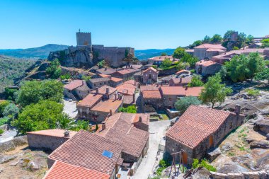 Portekiz 'in Sortelha kentindeki kalenin havadan görünüşü.