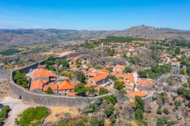 Portekiz 'in Sortelha kentindeki kalenin havadan görünüşü.