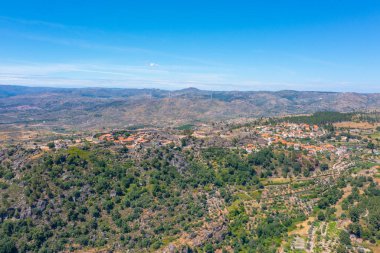 Portekiz 'in Sortelha kentindeki kalenin havadan görünüşü.