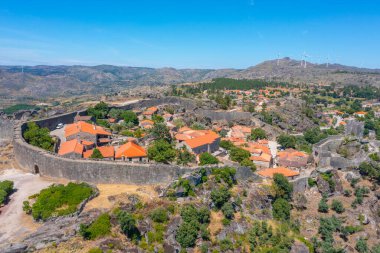 Portekiz 'in Sortelha kentindeki kalenin havadan görünüşü.
