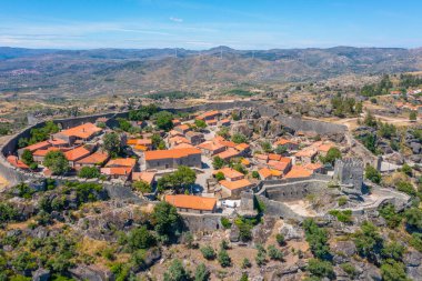 Portekiz 'in Sortelha kentindeki kalenin havadan görünüşü.