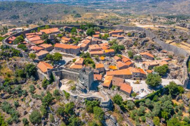Portekiz 'in Sortelha kentindeki kalenin havadan görünüşü.