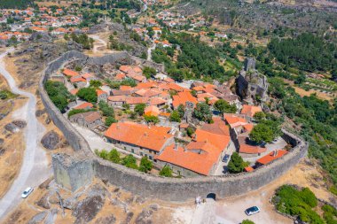 Portekiz 'in Sortelha kentindeki kalenin havadan görünüşü.