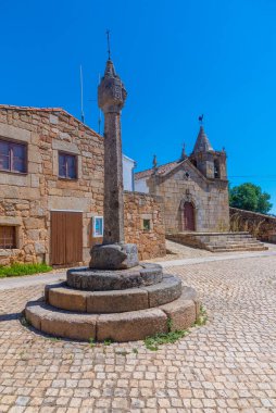 Portekiz 'in eski Idanha-a-Velha kasabasındaki kilise..