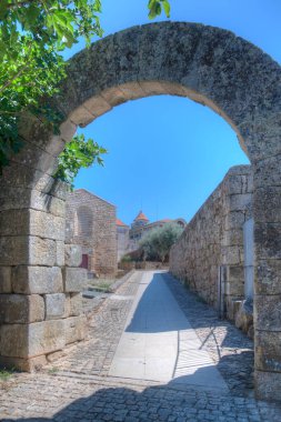 Portekiz 'in eski Idanha-a-Velha kasabasındaki katedral..