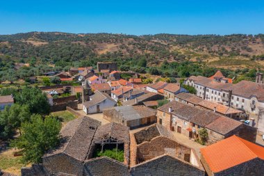 Portekiz 'in Idanha-a-Velha kasabasının Panoraması.
