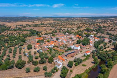 Portekiz 'in Idanha-a-Velha kasabasının Panoraması.