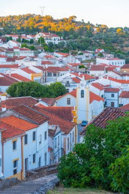 Portekiz 'in Belver şehrindeki Dar Sokak.