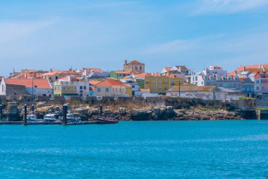 Deniz kenarı ya da Portekiz şehri Penishe.