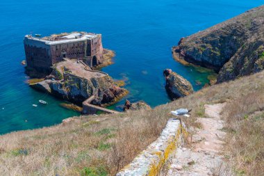 Portekiz 'deki Berlenga Grande Takımadasında Sao Joao Baptista Kalesi.