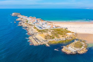 Portekiz 'deki Baleal yarımadasının havadan görünüşü.
