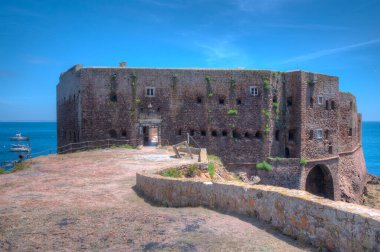 Portekiz 'deki Berlenga Grande Takımadasında Sao Joao Baptista Kalesi.