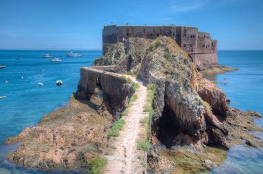 Portekiz 'deki Berlenga Grande Takımadasında Sao Joao Baptista Kalesi.