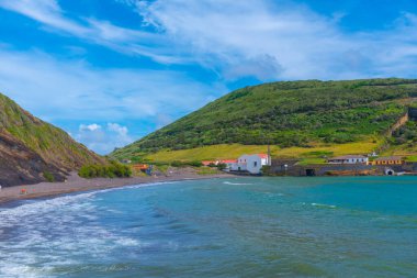 Portekiz 'deki Faial Adası' ndaki Porto Pim plajı..