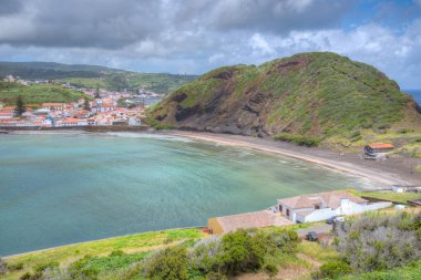 Portekiz 'deki Faial Adası' ndaki Porto Pim plajı..