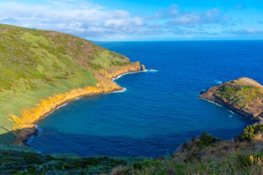 Portekiz, Azores 'deki Faial Adası' ndaki Monte de Guia Koyu..