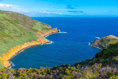 Portekiz, Azores 'deki Faial Adası' ndaki Monte de Guia Koyu..