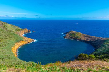 Portekiz, Azores 'deki Faial Adası' ndaki Monte de Guia Koyu..