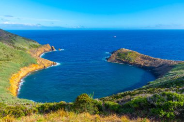 Portekiz, Azores 'deki Faial Adası' ndaki Monte de Guia Koyu..
